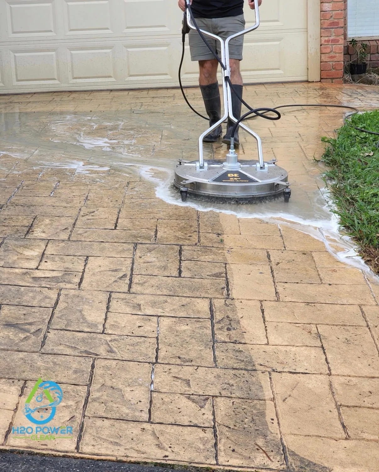 Driveway pressure cleaning with H2O Power Clean